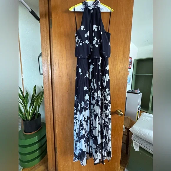 Aqua Dresses Navy White Floral Pleated Halter Maxi Dress Size 12 - Picture 3 of 5